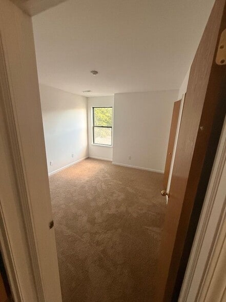 Building Photo - 42786 Lilley Pointe Dr