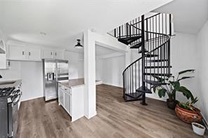 Building Photo - 7616 Elm St