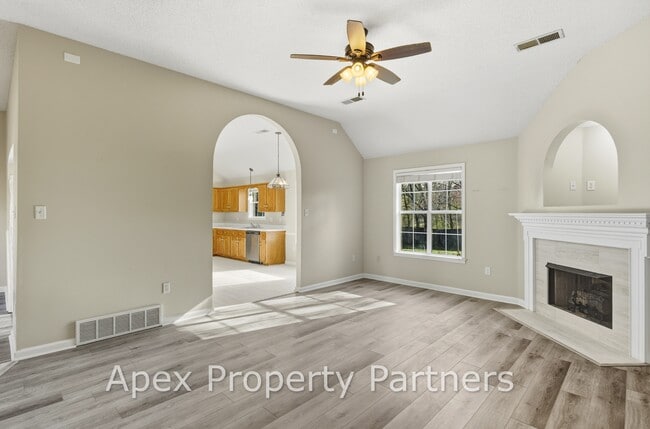 Building Photo - 13109 Sandbourne S