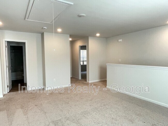 Building Photo - 693 Summerwood Ln