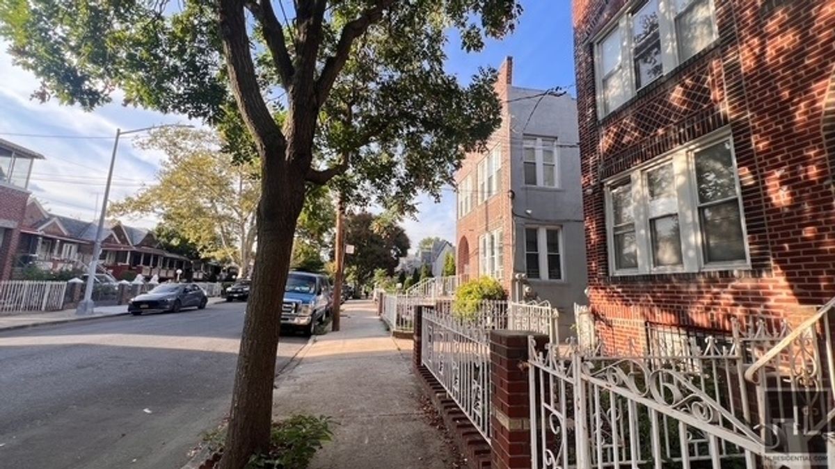 Building Photo - 317 E 49th St