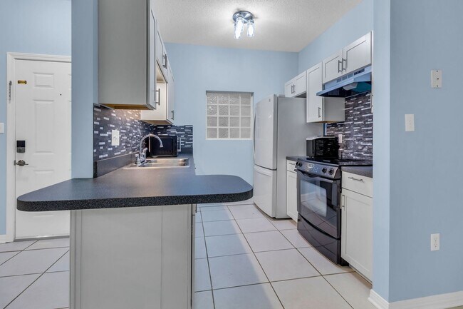 Building Photo - Charming & Convenient 2-Bedroom Condo in t...