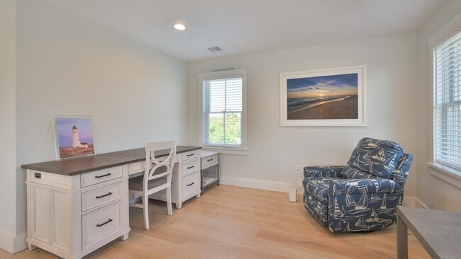 Building Photo - 11 Miller Ln