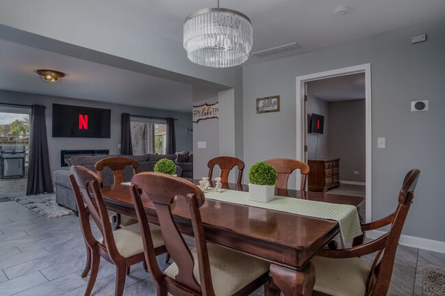 Building Photo - 3407 Venice Ave