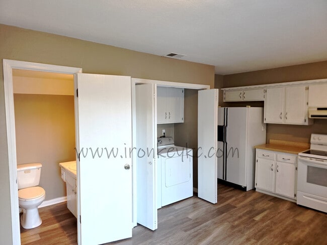 Building Photo - 10176 Haskins St