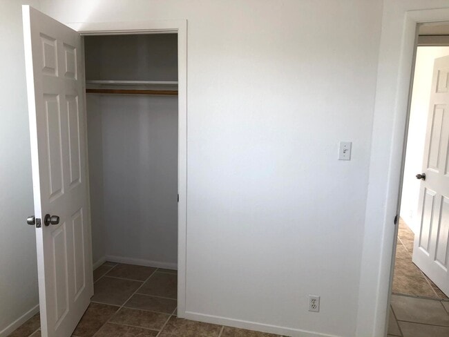 Building Photo - Cute 3 Bedroom Home on Large Fully Fenced Lot!