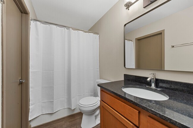 Building Photo - 1040 University Dr