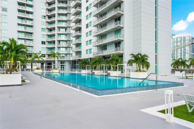 Building Photo - 690 SW 1st Ct