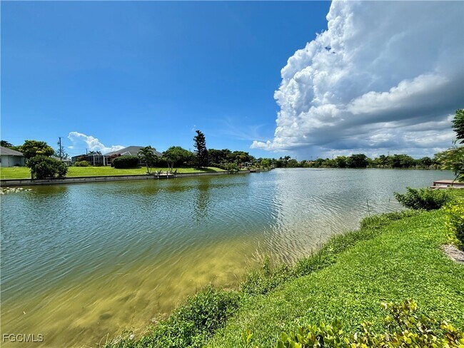 Building Photo - 1324 SE 6th Ave