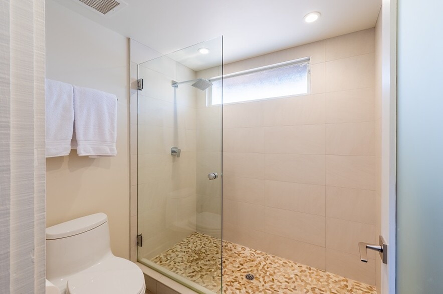 Building Photo - 7026 Valley Greens Cir