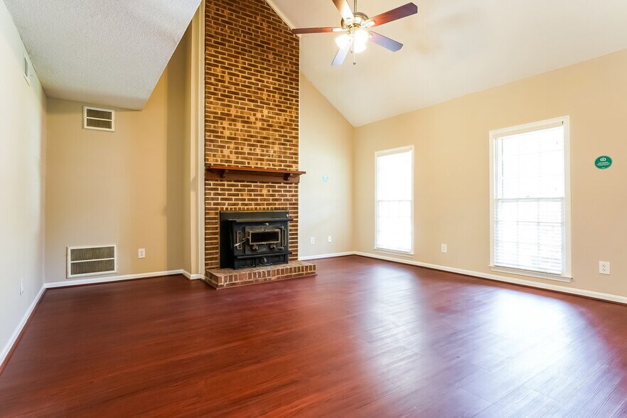 Building Photo - 2805 Fernhurst Ct