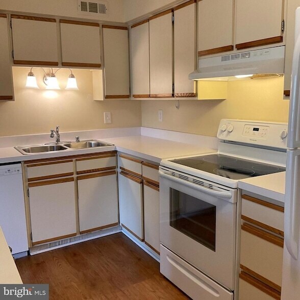 Building Photo - 3502 Lochearn Ct