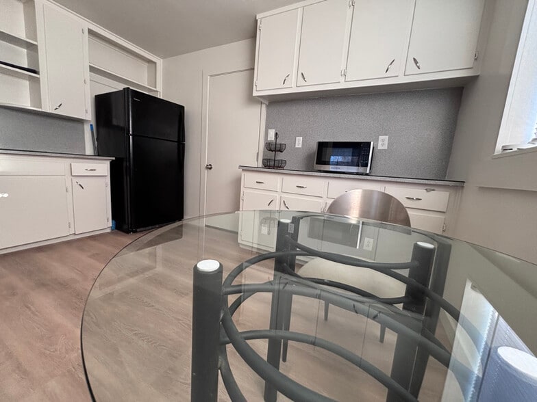 Building Photo - 9402 Claremont Ave NE