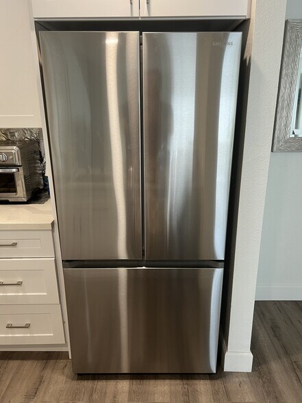 Building Photo - 355 N Maple St