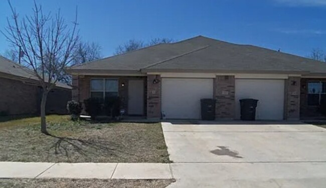Primary Photo - 1308 Chips Dr