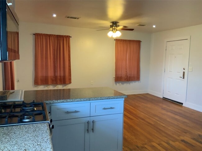 Building Photo - 100 W Madison St