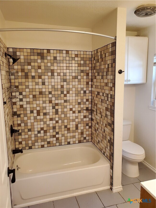 Building Photo - 826 N Bowie St