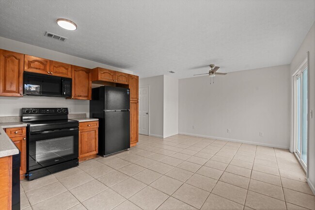 Building Photo - 5115 E 11th St