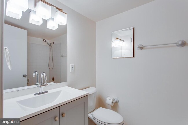 Building Photo - 11121 Watermans Dr