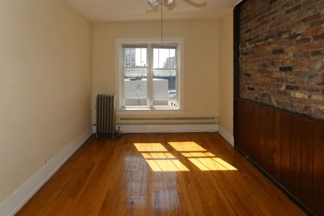 Building Photo - 954 W Cornelia Ave