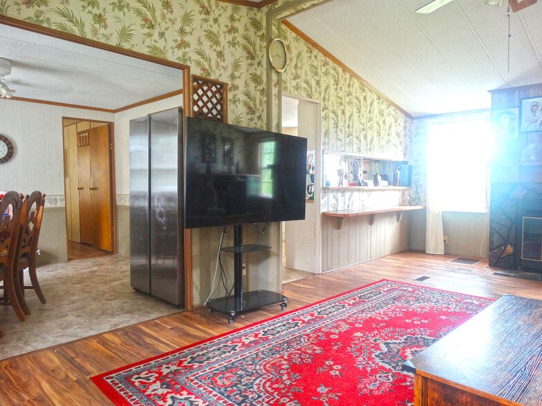 Living room - 118 W Rogers St