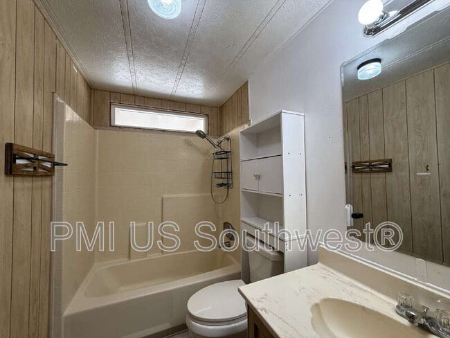 Building Photo - 622 Riverfront Dr