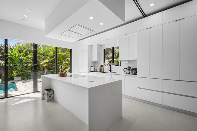 Building Photo - 442 SW 15th Rd