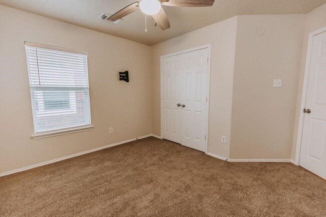 Building Photo - 11818 Canyon Falls Dr