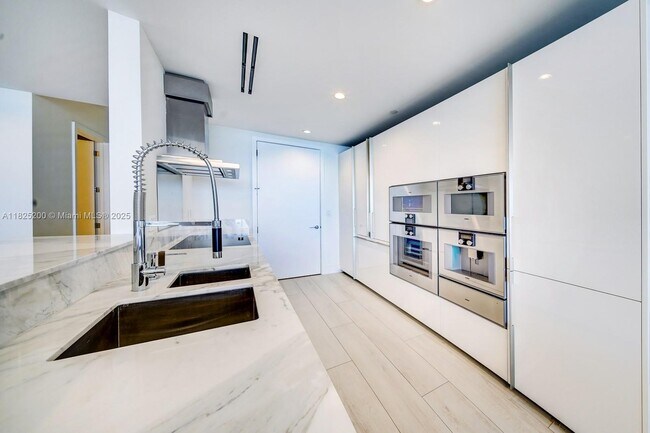 Building Photo - 10203 Collins Ave