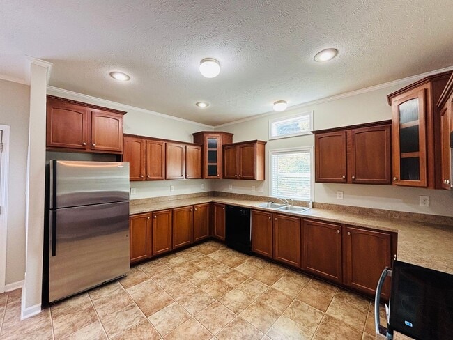 Building Photo - 3 Bedroom, 2 Bath House