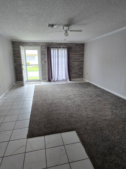 Building Photo - 843 Cambridge Ct