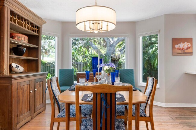 Building Photo - ** STUNNING 4 BEDROOM 2 FULL BATH/ 2 HALF BATH HOME WITH A PRIVATE POOL LOCATED JUST MINUTES FROM...