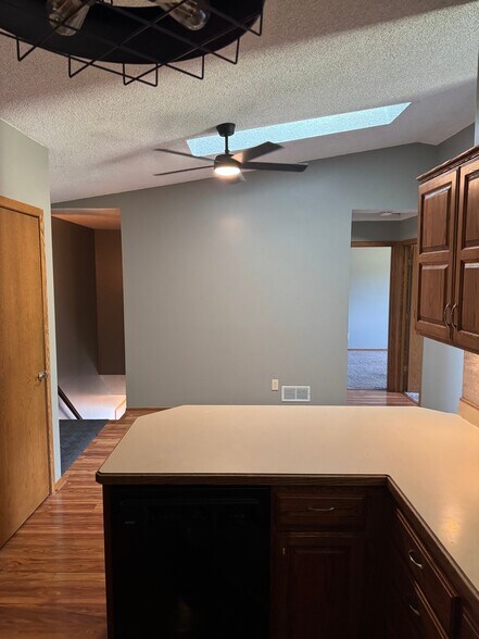 Building Photo - 11139 Edgewood Cir N