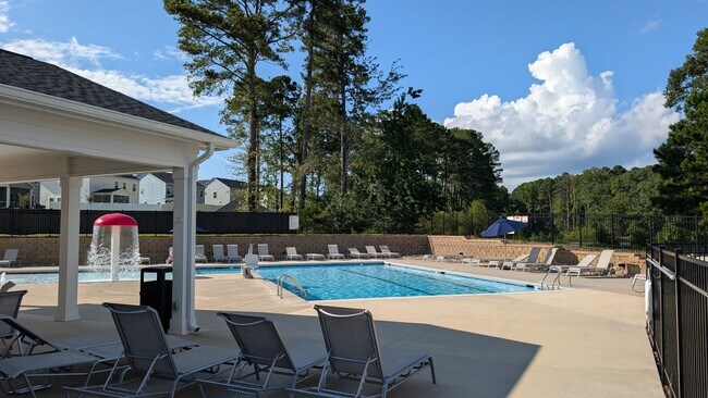 Building Photo - 1024 Red Roses Ave