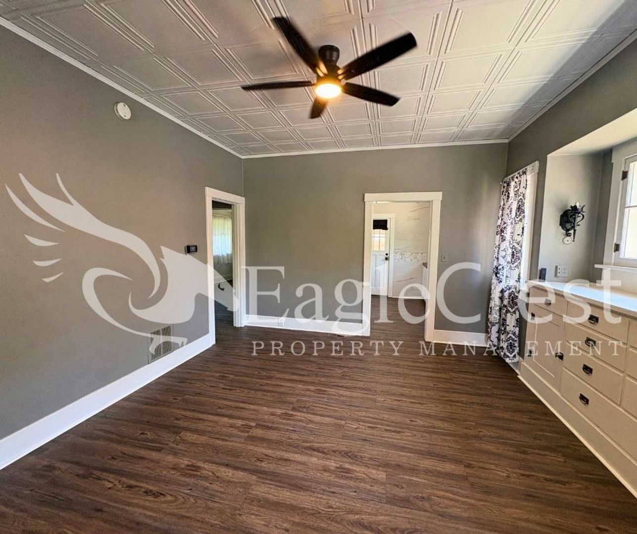Building Photo - Beautifully Renovated Historic 3 Bedroom Home