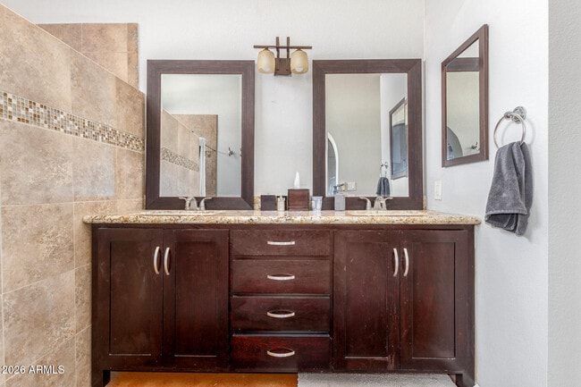 Building Photo - 5210 E Elmwood Cir