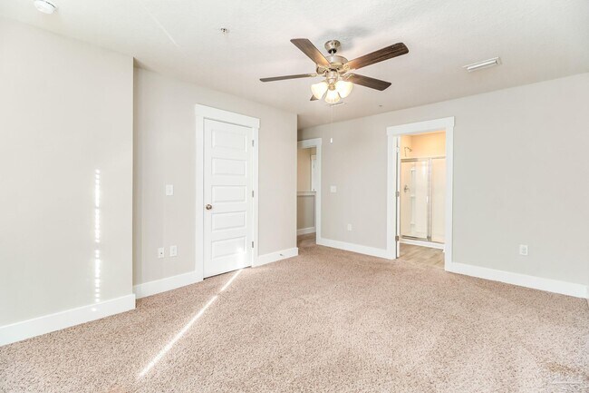 Building Photo - 1528 Farragut Way