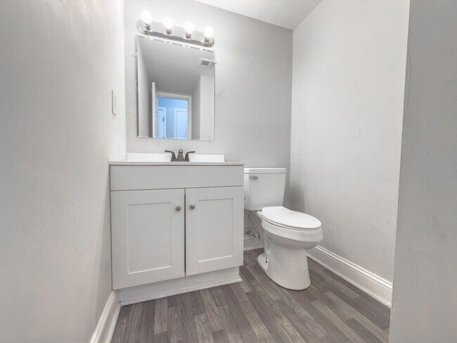 Building Photo - Stylish 2BR Townhome in West Ashley – Modern Living in a Prime Location!