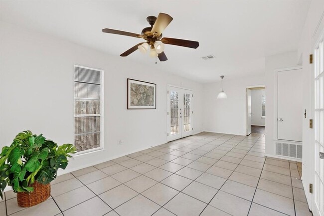 Building Photo - 10003 Rutland Village E