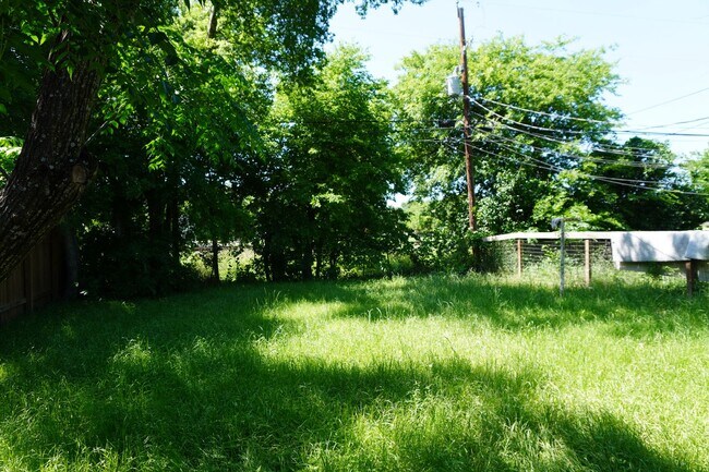 Building Photo - 1103 Haynes St