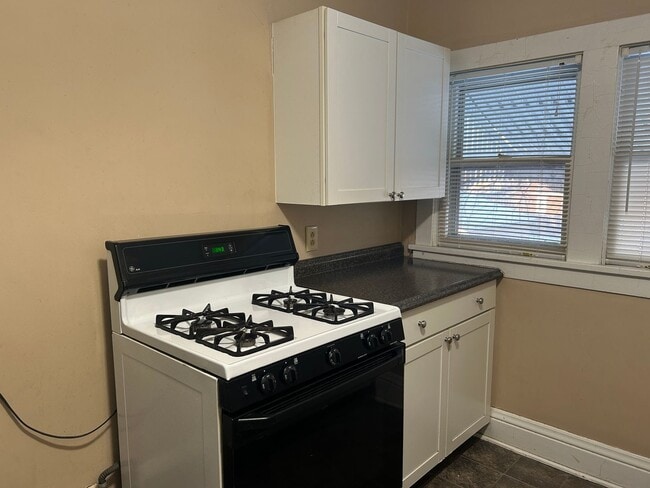 Building Photo - 407 17th Ave