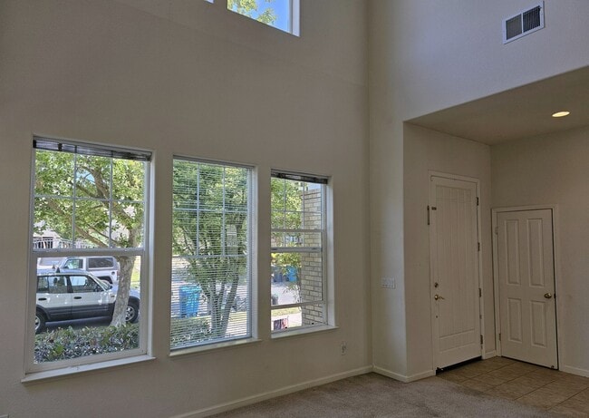 Building Photo - 397 Raven Way