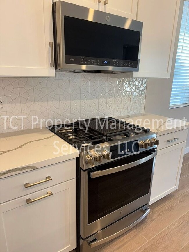 Building Photo - Beautiful New Build in North Creek Community