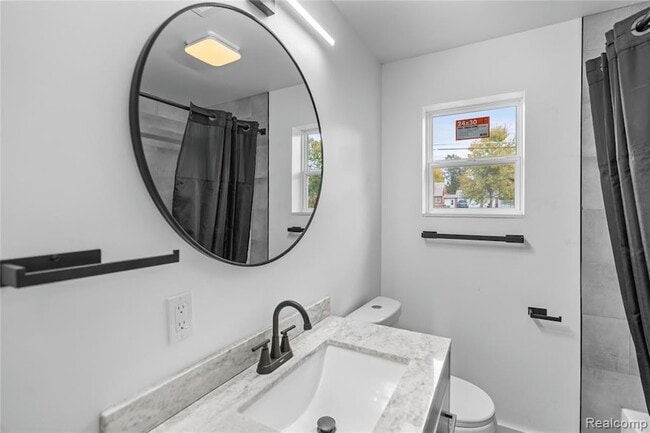 Building Photo - 1445 N Seymour Rd