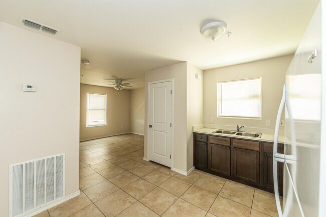 Building Photo - 2601 Lomas Del Sur Boulevard