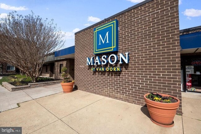 Building Photo - 75 S Reynolds St