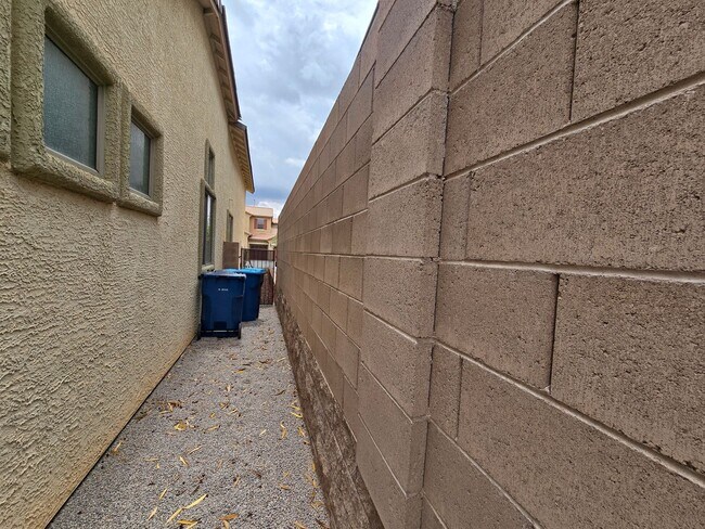 Building Photo - Unique Summerlin Home!