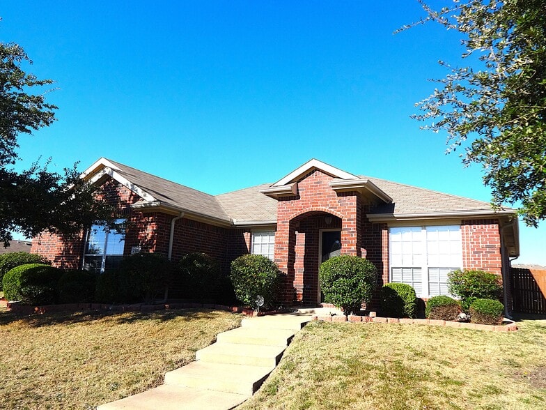Primary Photo - 2101 Harvester Dr