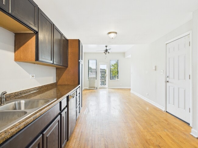 Building Photo - 5003 S Prairie Ave