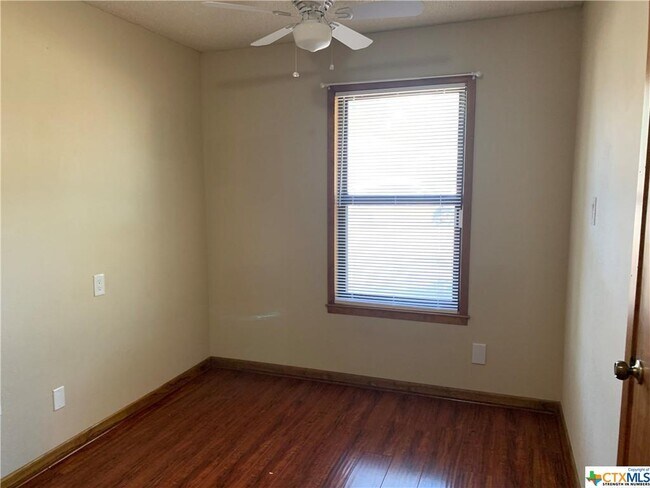 Building Photo - 422 Granada Dr